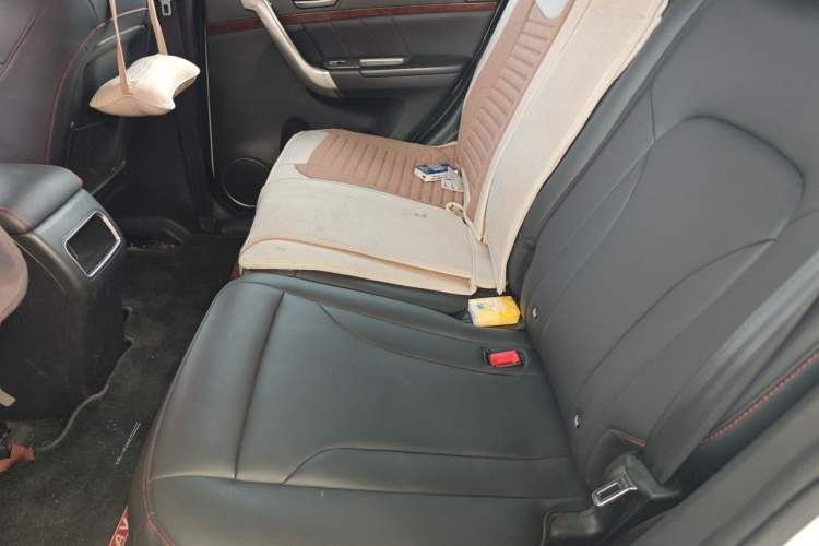 Used Haval H6 2015 Revised Version Sport Edition 1.5T Manual Transmission Two-Wheel Drive Elite Grade Left Rear Seat