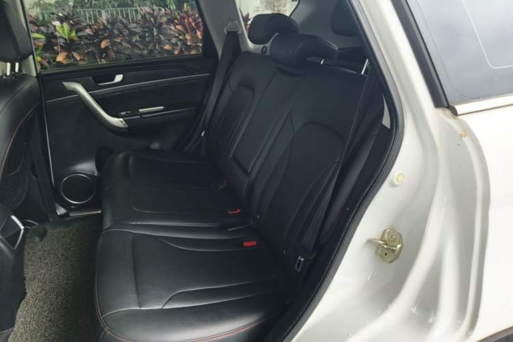 Used Haval H6 2015 Sport Edition 1.5T Automatic Two-Wheel Drive Luxury Model Left Rear Seat