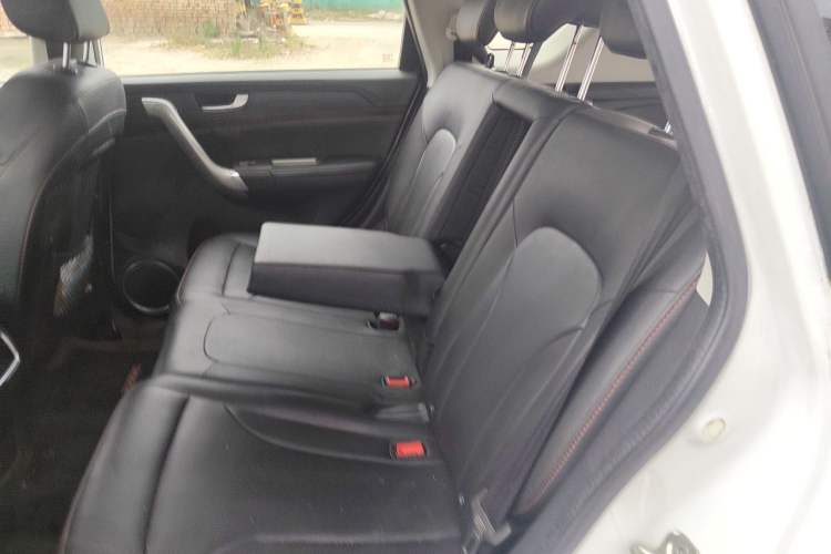 Used Haval H6 2015 Revised Version Sport Edition 1.5T Manual Transmission Two-Wheel Drive Elite Grade Left Rear Seat