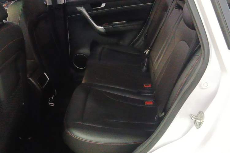 Used Haval H6 2015 Sport Edition 1.5T Automatic Two-Wheel Drive Luxury Model Left Rear Seat