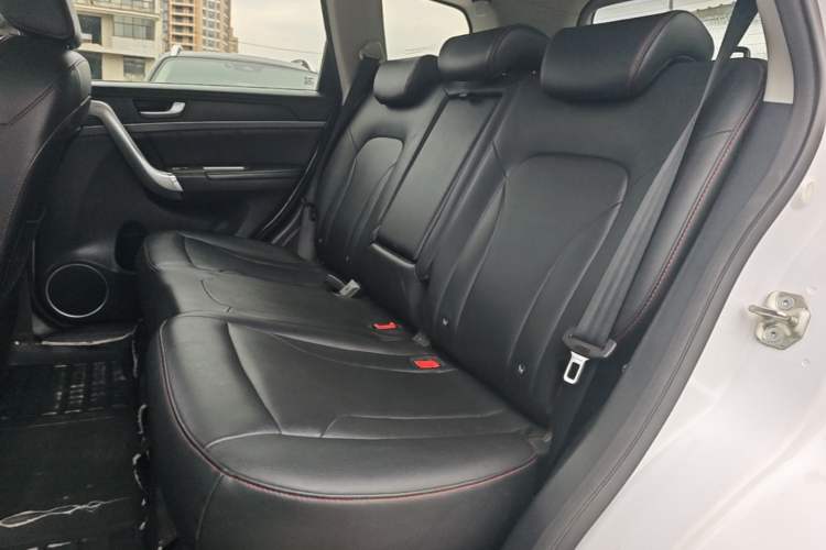 Used Haval H6 2015 Sport Edition 1.5T Automatic Two-Wheel Drive Luxury Model Left Rear Seat