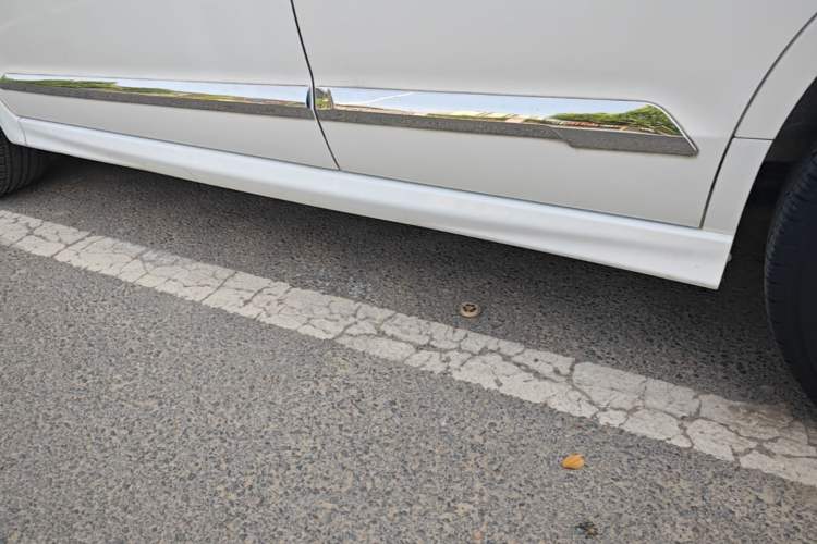 Used Haval H6 2015 Upgraded Model 1.5T Manual Two-Wheel Drive Elite Version Left Side Sill