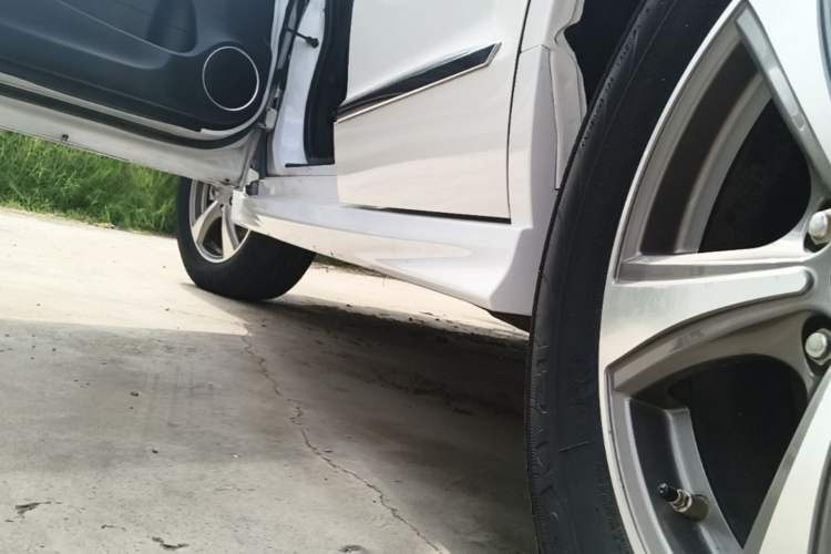 Used Haval H6 2015 Upgraded Model 1.5T Manual Two-Wheel Drive Elite Version Left Side Sill