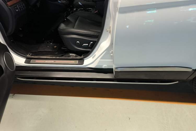 Used Haval H6 2015 Revised Version Sport Edition 1.5T Manual Transmission Two-Wheel Drive Elite Grade Left Side Sill