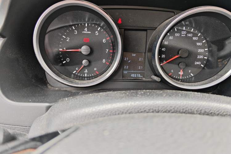 Used Haval H6 2015 Sport Edition 1.5T Manual Two-Wheel Drive Elite Model Odometer Close Up