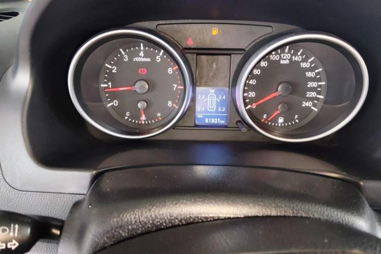 Used Haval H6 2015 Upgraded Model 1.5T Manual Two-Wheel Drive Elite Version Odometer Close Up