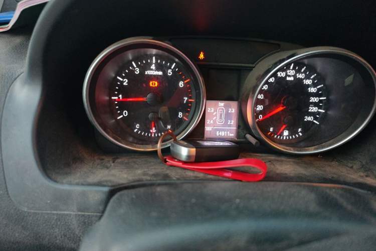 Used Haval H6 2015 Upgraded Model 1.5T Manual Two-Wheel Drive Elite Version Odometer Close Up
