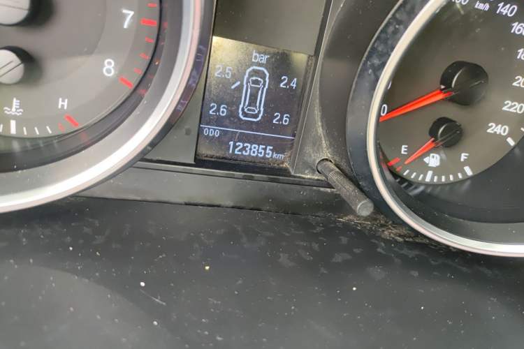 Used Haval H6 2015 Revised Version Sport Edition 1.5T Manual Transmission Two-Wheel Drive Elite Grade Odometer Close Up