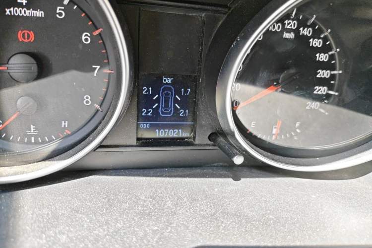 Used Haval H6 2015 Upgraded Model 1.5T Manual Two-Wheel Drive Elite Version Odometer Close Up