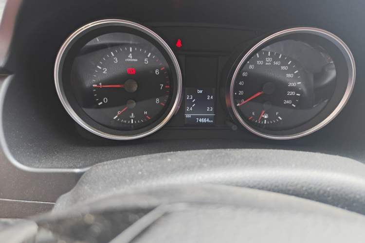 Used Haval H6 2015 Revised Version Sport Edition 1.5T Manual Transmission Two-Wheel Drive Elite Grade Odometer Close Up