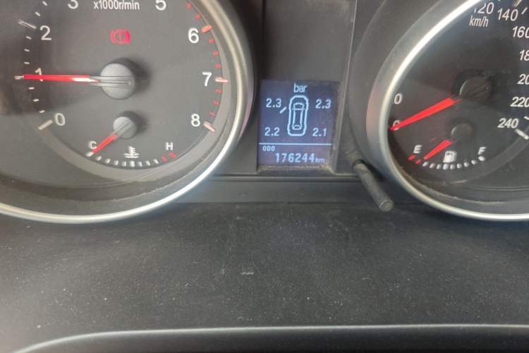 Used Haval H6 2015 Upgraded Model 1.5T Manual Two-Wheel Drive Elite Version Odometer Close Up