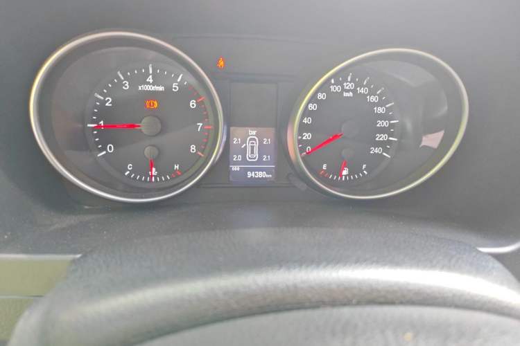 Used Haval H6 2015 Upgraded Model 1.5T Manual Two-Wheel Drive Elite Version Odometer Close Up