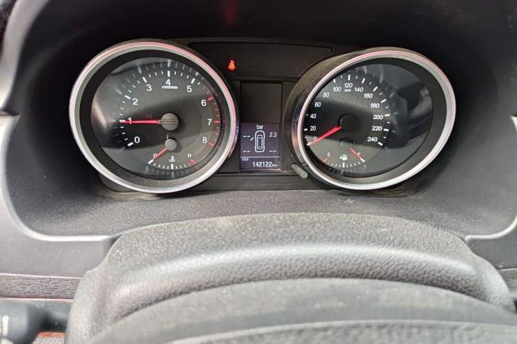 Used Haval H6 2015 Sport Edition 1.5T Manual Two-Wheel Drive Elite Model Odometer Close Up