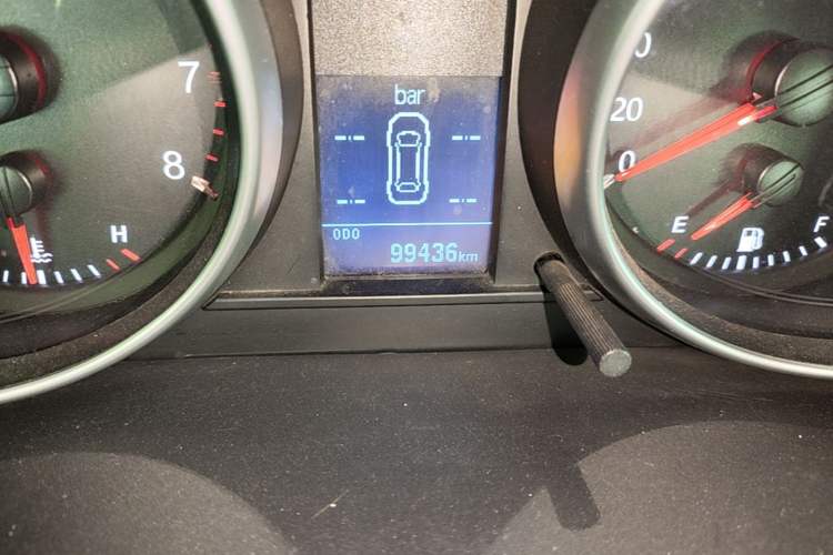 Used Haval H6 2015 Upgraded Model 1.5T Manual Two-Wheel Drive Elite Version Odometer Close Up