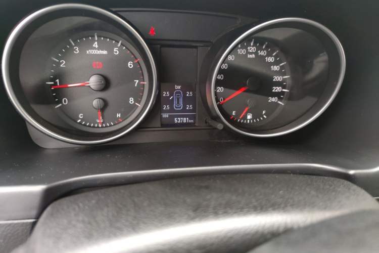 Used Haval H6 2015 Upgraded Model 1.5T Manual Two-Wheel Drive Elite Version Odometer Close Up