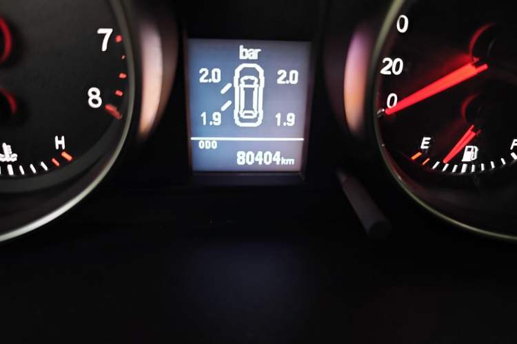 Used Haval H6 2015 Upgraded Model 1.5T Manual Two-Wheel Drive Elite Version Odometer Close Up