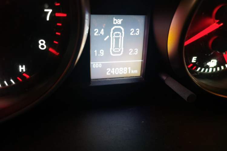 Used Haval H6 2015 Upgraded Model 1.5T Manual Two-Wheel Drive Elite Version Odometer Close Up