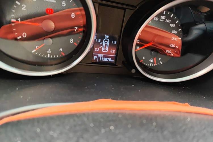 Used Haval H6 2015 Sport Edition 1.5T Automatic Two-Wheel Drive Luxury Model Odometer Close Up