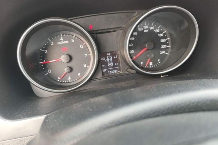 Used Haval H6 2015 Upgraded Model 1.5T Manual Two-Wheel Drive Elite Version Odometer Close Up