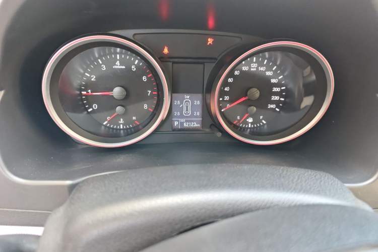 Used Haval H6 2015 Sport Edition 1.5T Automatic Two-Wheel Drive Luxury Model Odometer Close Up