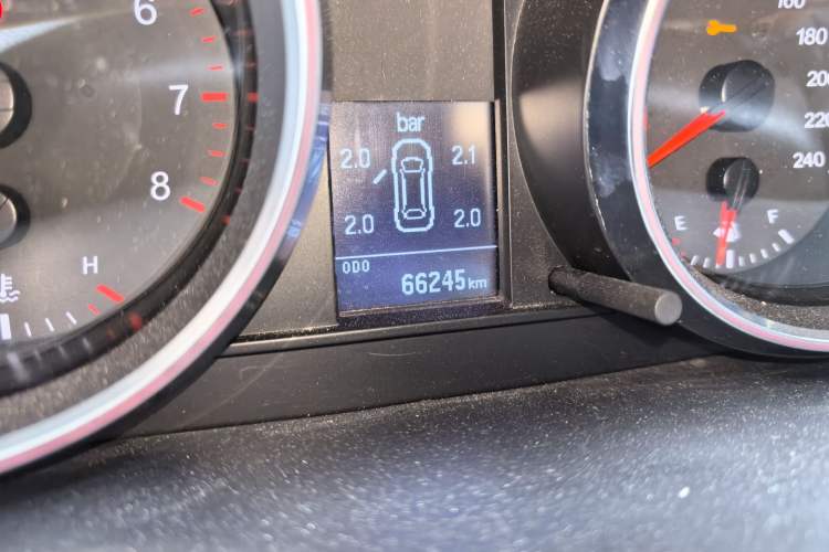 Used Haval H6 2015 Sport Edition 1.5T Manual Two-Wheel Drive Elite Model Odometer Close Up