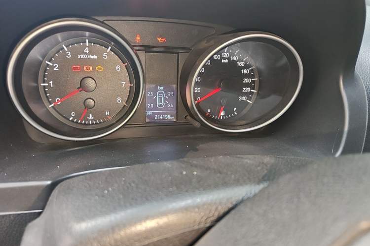 Used Haval H6 2015 Upgraded Model 1.5T Manual Two-Wheel Drive Elite Version Odometer Close Up
