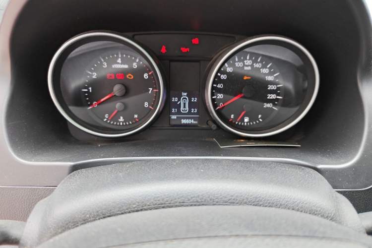 Used Haval H6 2015 Upgraded Model 1.5T Manual Two-Wheel Drive Elite Version Odometer Close Up