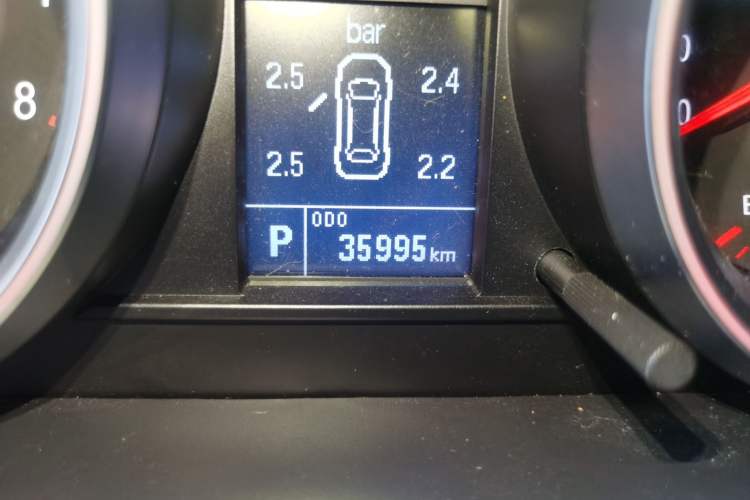Used Haval H6 2015 Sport Edition 1.5T Automatic Two-Wheel Drive Luxury Model Odometer Close Up