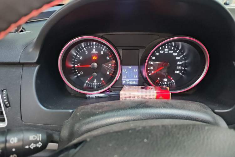 Used Haval H6 2015 Sport Edition 1.5T Automatic Two-Wheel Drive Luxury Model Odometer Close Up