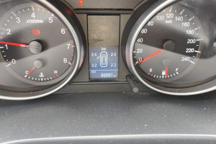 Used Haval H6 2015 Upgraded Model 1.5T Manual Two-Wheel Drive Elite Version Odometer Close Up