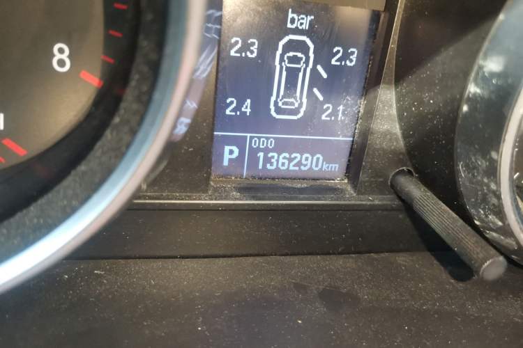 Used Haval H6 2015 Sport Edition 1.5T Automatic Two-Wheel Drive Luxury Model Odometer Close Up