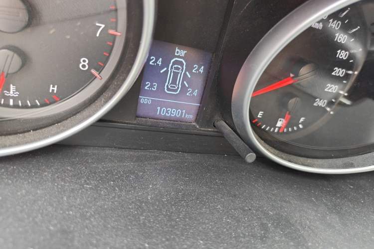 Used Haval H6 2015 Sport Edition 1.5T Manual Two-Wheel Drive Elite Model Odometer Close Up