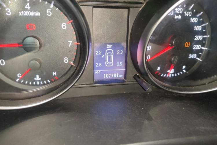 Used Haval H6 2015 Upgraded Model 1.5T Manual Two-Wheel Drive Elite Version Odometer Close Up