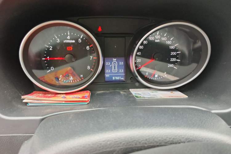 Used Haval H6 2015 Upgraded Model 1.5T Manual Two-Wheel Drive Elite Version Odometer Close Up