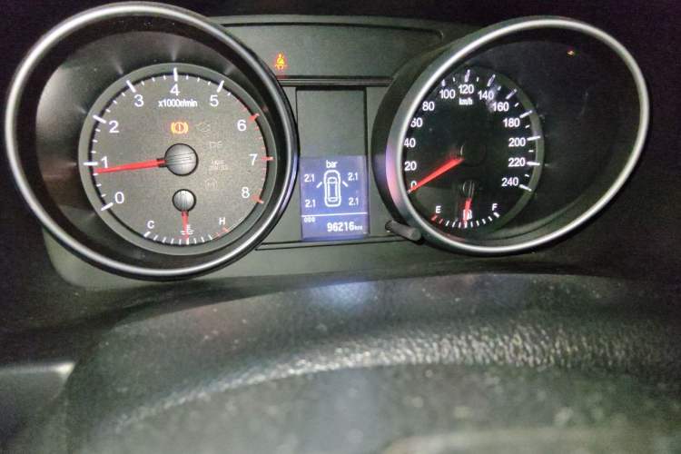 Used Haval H6 2015 Upgraded Model 1.5T Manual Two-Wheel Drive Elite Version Odometer Close Up