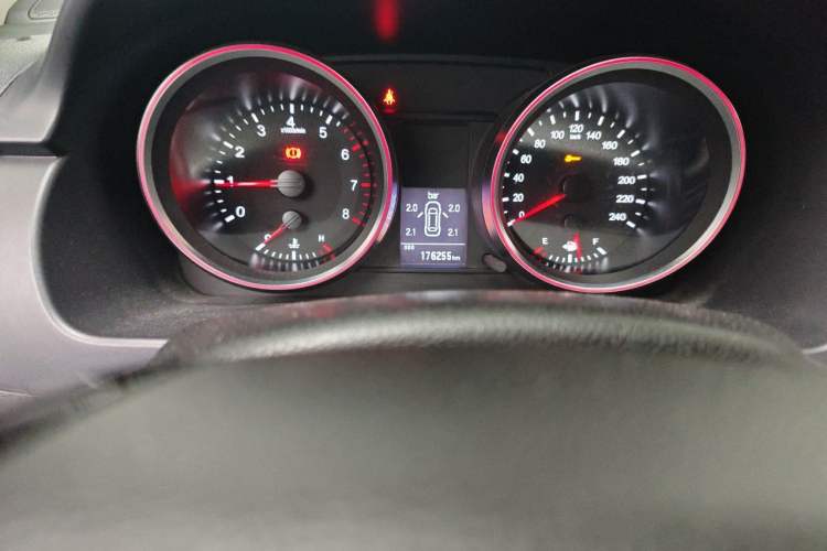 Used Haval H6 2015 Sport Edition 1.5T Manual Two-Wheel Drive Elite Model Odometer Close Up