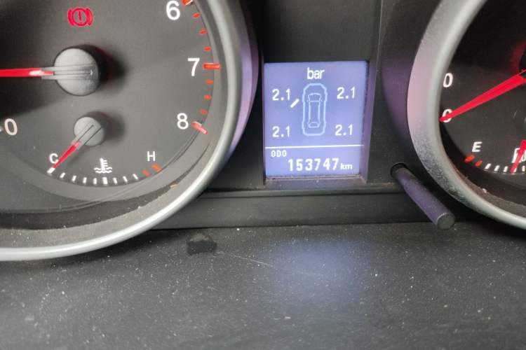 Used Haval H6 2015 Upgraded Model 1.5T Manual Two-Wheel Drive Elite Version Odometer Close Up