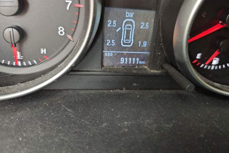 Used Haval H6 2015 Upgraded Model 1.5T Manual Two-Wheel Drive Elite Version Odometer Close Up