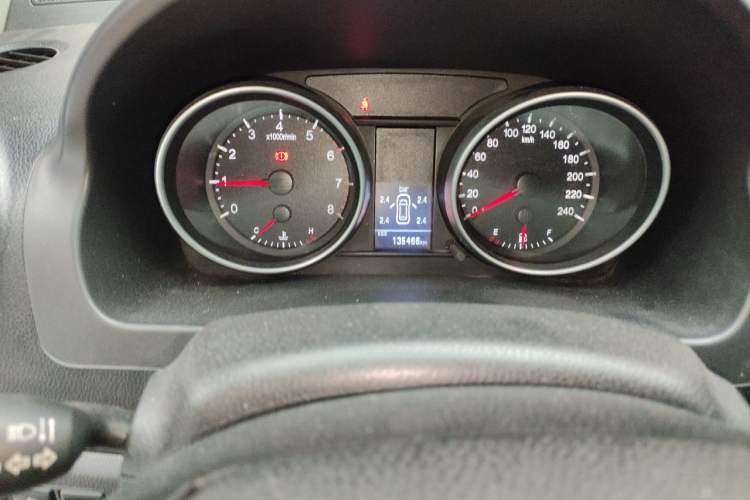 Used Haval H6 2015 Upgraded Model 1.5T Manual Two-Wheel Drive Elite Version Odometer Close Up