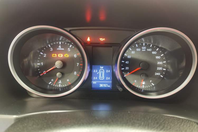 Used Haval H6 2015 Revised Version Sport Edition 1.5T Manual Transmission Two-Wheel Drive Elite Grade Odometer Close Up
