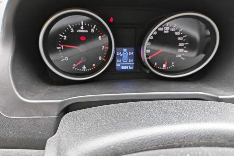 Used Haval H6 2015 Upgraded Model 1.5T Manual Two-Wheel Drive Elite Version Odometer Close Up