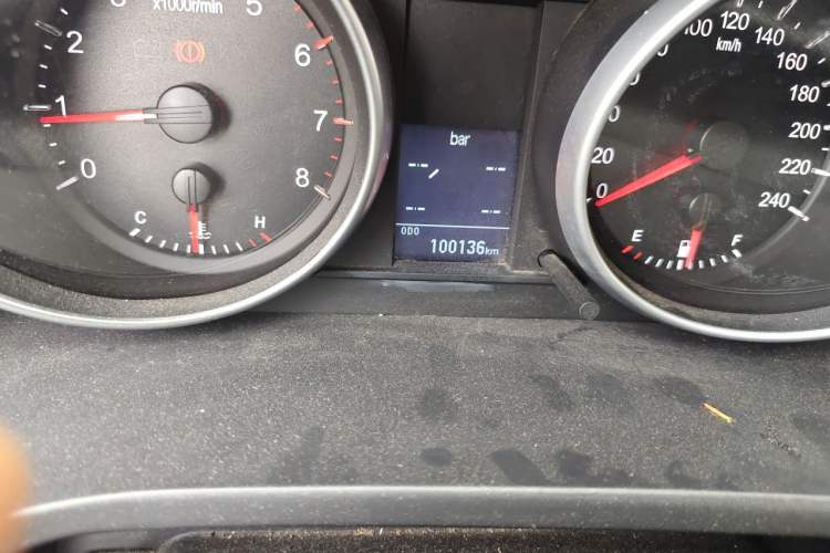 Used Haval H6 2015 Upgraded Model 1.5T Manual Two-Wheel Drive Elite Version Odometer Close Up