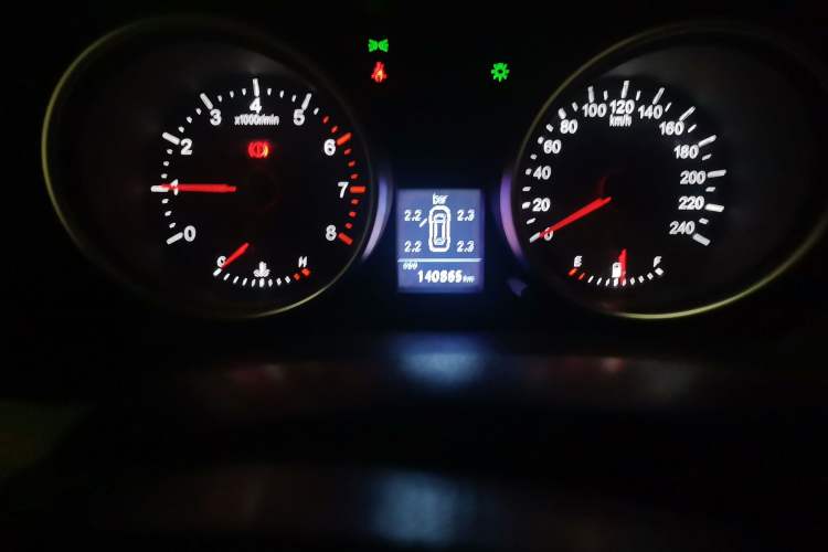 Used Haval H6 2015 Upgraded Model 1.5T Manual Two-Wheel Drive Elite Version Odometer Close Up