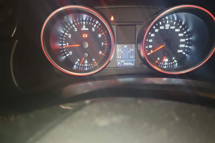 Used Haval H6 2015 Sport Edition 1.5T Automatic Two-Wheel Drive Luxury Model Odometer Close Up
