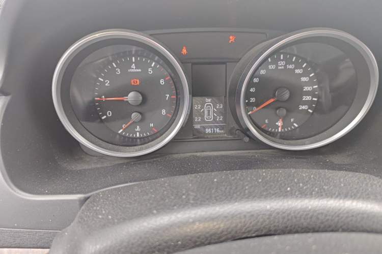 Used Haval H6 2015 Sport Edition 1.5T Manual Two-Wheel Drive Elite Model Odometer Close Up
