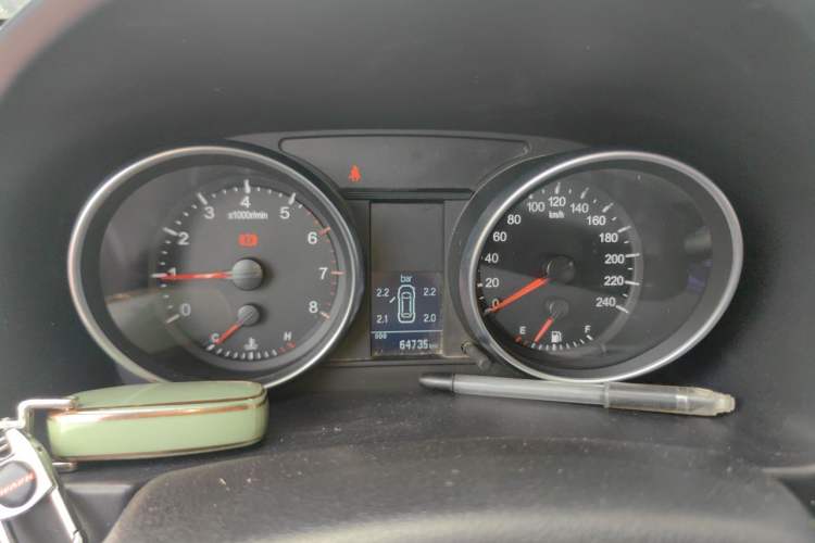 Used Haval H6 2015 Upgraded Model 1.5T Manual Two-Wheel Drive Elite Version Odometer Close Up