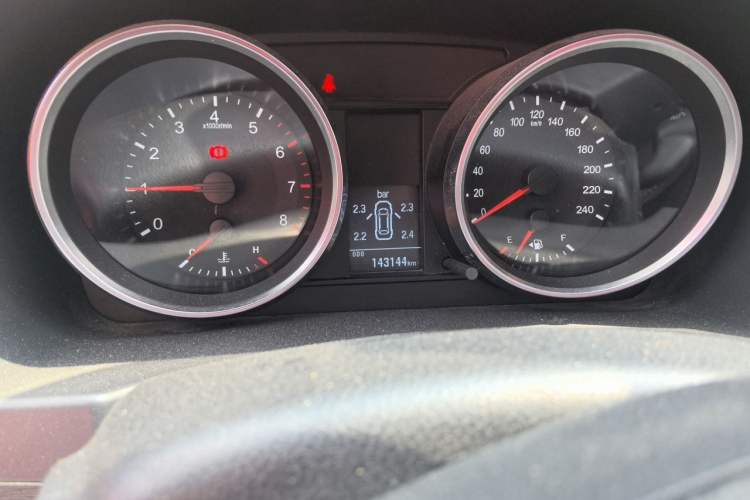Used Haval H6 2015 Sport Edition 1.5T Manual Two-Wheel Drive Elite Model Odometer Close Up