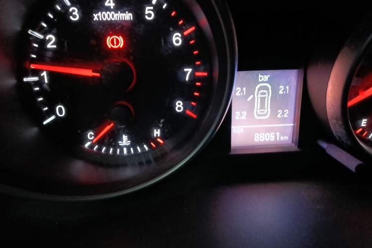 Used Haval H6 2015 Upgraded Model 1.5T Manual Two-Wheel Drive Elite Version Odometer Close Up