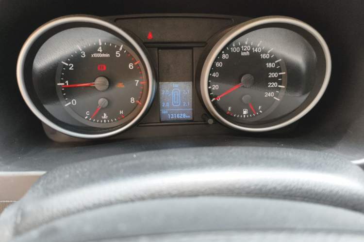 Used Haval H6 2015 Upgraded Model 1.5T Manual Two-Wheel Drive Elite Version Odometer Close Up