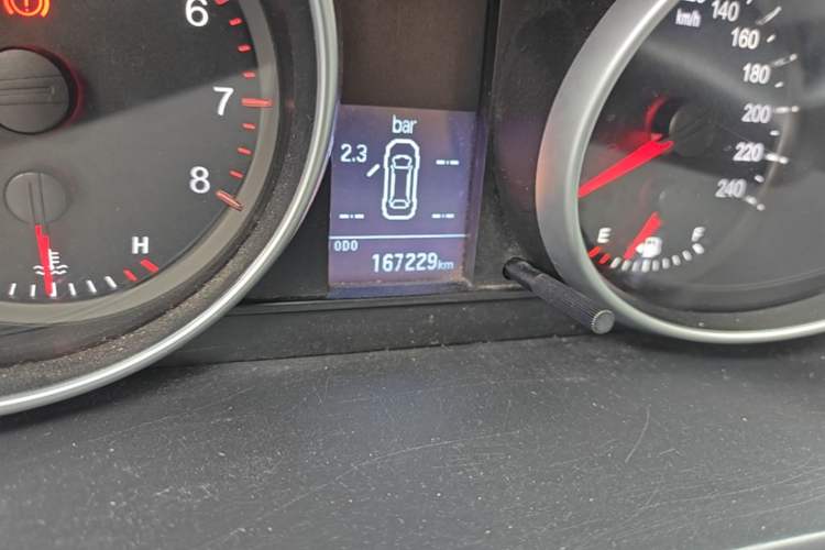 Used Haval H6 2015 Upgraded Model 1.5T Manual Two-Wheel Drive Elite Version Odometer Close Up